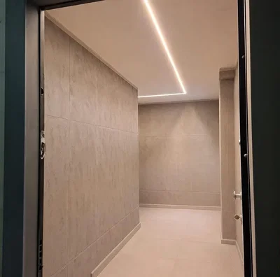 Vestiaire; carrelage, rénové, lumière naturelle