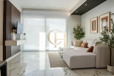 Oturma odası; doğal ışık, fayans zemin, modern stil