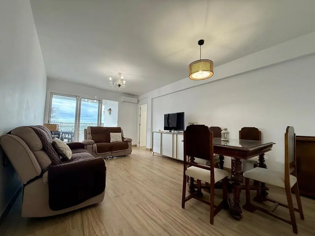 Salon; parquet, lumière naturelle