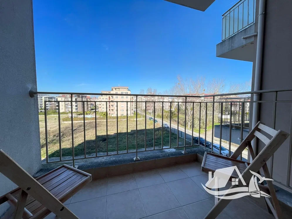 Balcony; tile floor, view, natural light
