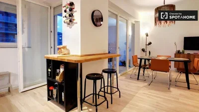 Küche; holzboden, tageslicht, moderner stil