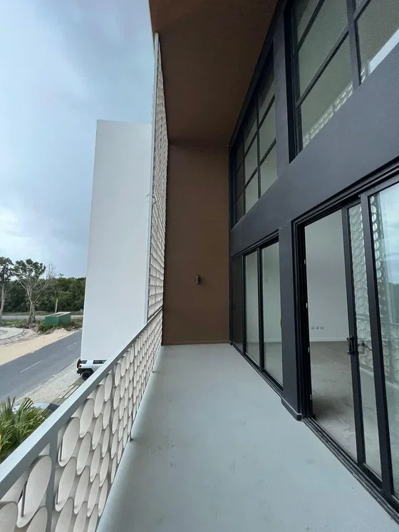 Balkon; výhled, přirozené světlo