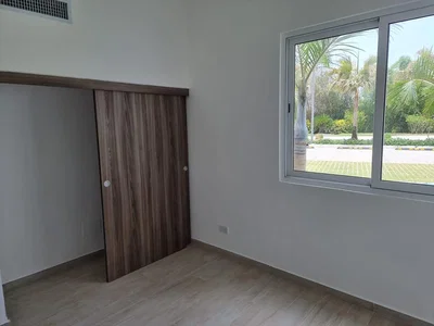 Ložnice; výhled, dlažba, přirozené světlo
