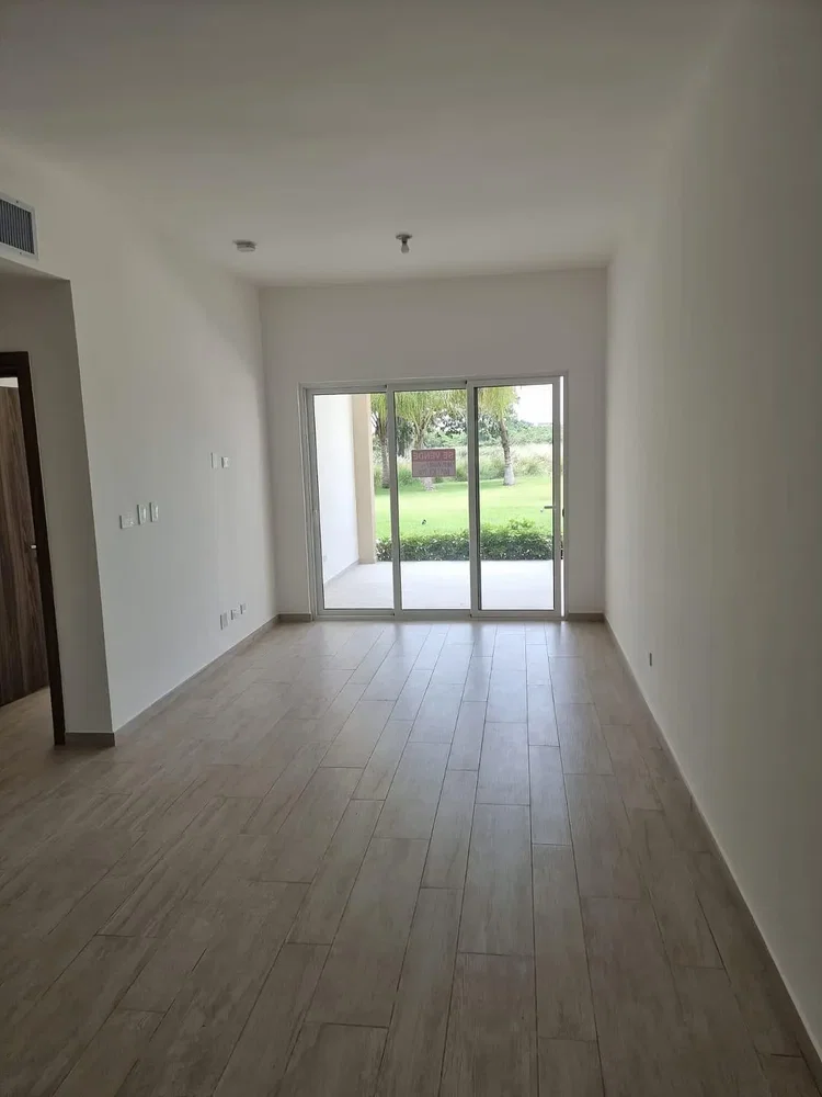 Obývací pokoj; dlažba, přirozené světlo