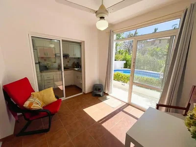 Terrasse; carrelage, lumière naturelle, vue