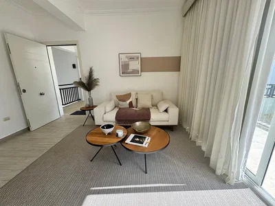 Salon; lumière naturelle, style moderne, parquet