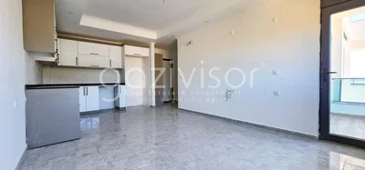 مطبخ; أجهزة المطبخ, أرضية من البلاط, ضوء طبيعي