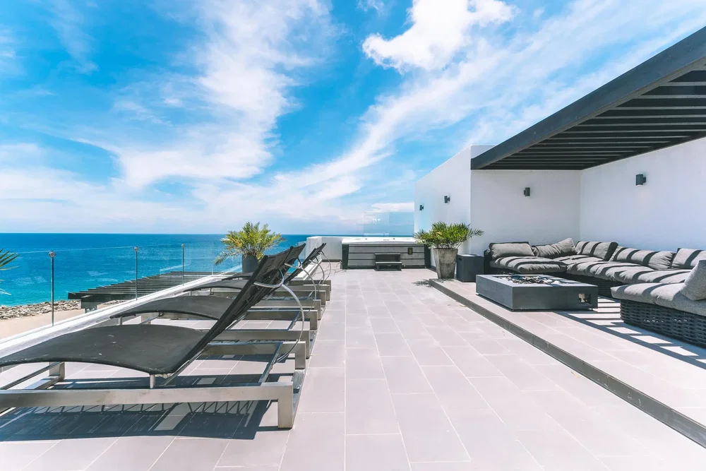 Terrasse; vue, carrelage, lumière naturelle
