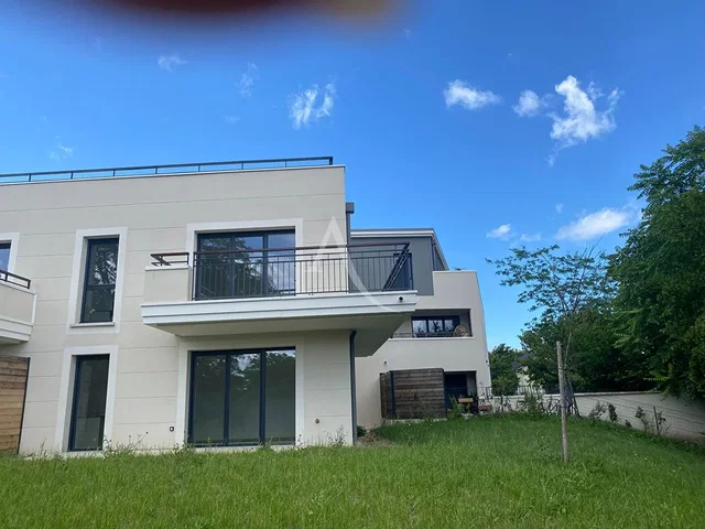 Dům a okolí