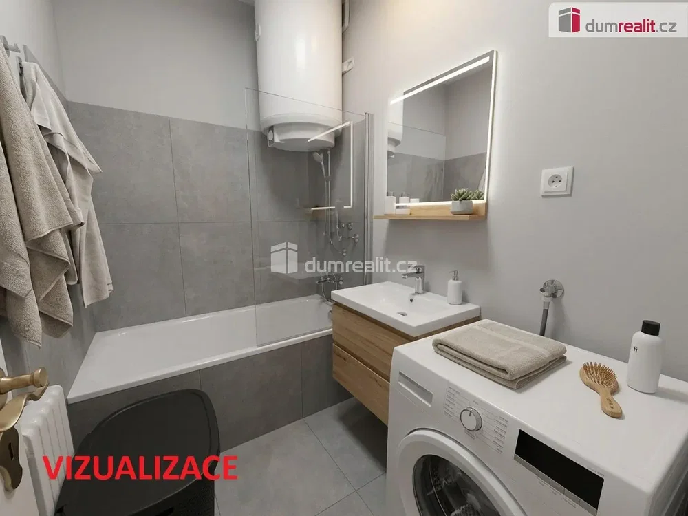 Salle de bain; carrelage, rénové, lumière naturelle