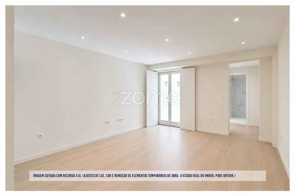 Salon; lumière naturelle, parquet, rénové