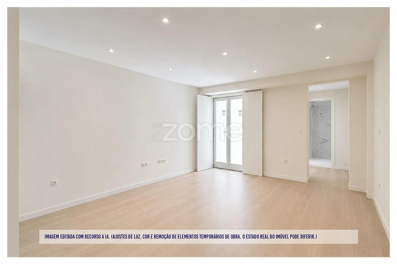 Salon; lumière naturelle, parquet, rénové