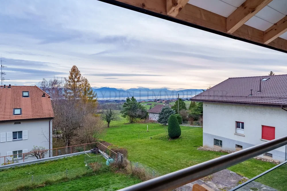 Balcony; view, natural light