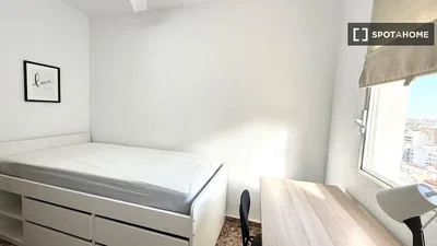 Schlafzimmer; tageslicht, holzboden