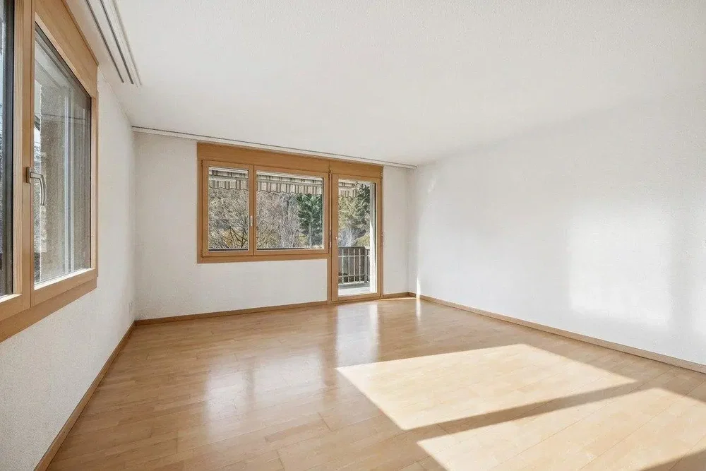 Wohnzimmer; holzboden, tageslicht