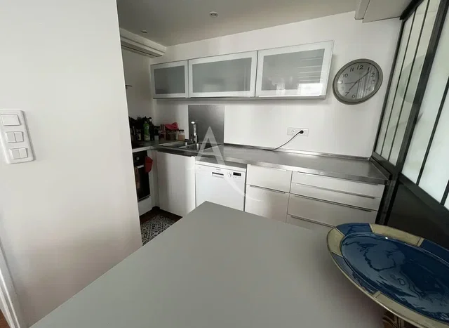 Keuken; keukenapparatuur, natuurlijk licht