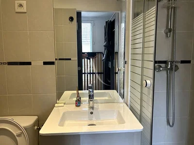 Koupelna; dlažba, přirozené světlo, po rekonstrukci
