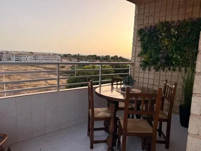 Balkon; fliesenboden, blick, tageslicht