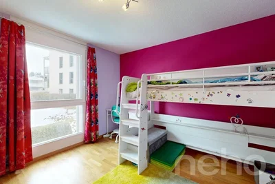 Chambre d'enfant; lumière naturelle, parquet