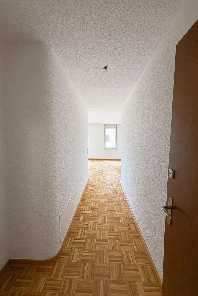 Altro; pavimento in legno, luce naturale