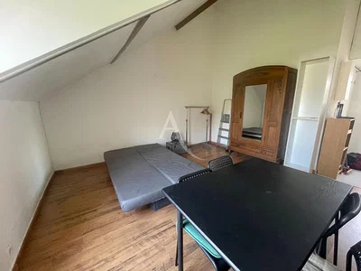Schlafzimmer; holzboden, renovierungsbedürftig