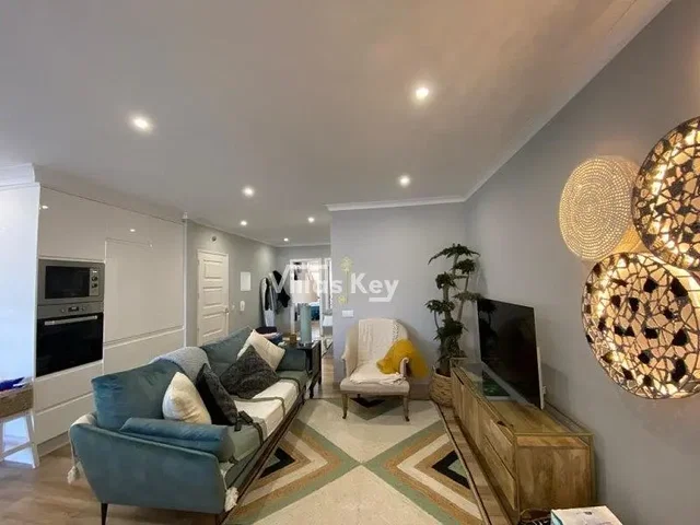 Living room; natural light, modern style, wood floor