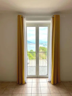Balkon; pogled, pločice, prirodno svjetlo