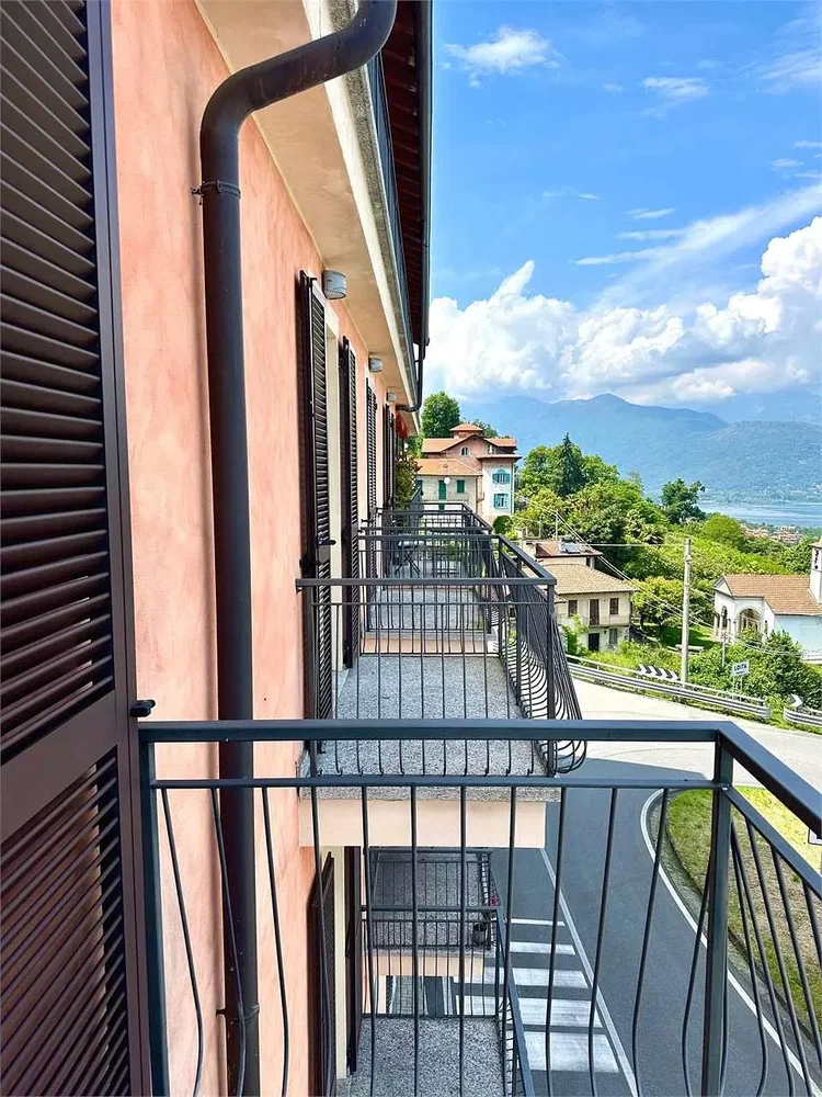 Balkon; pogled, prirodno svjetlo