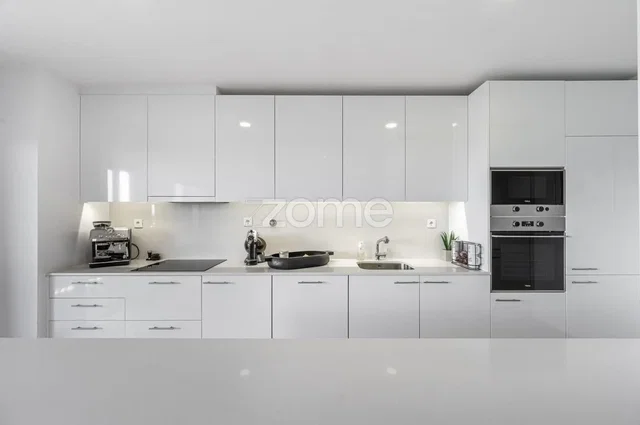 Cozinha; eletrodomésticos, renovado, luz natural