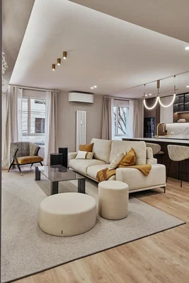 Oturma odası; modern stil, ahşap zemin, doğal ışık, tadilatlı