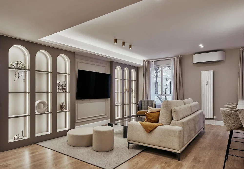 Oturma odası; ahşap zemin, doğal ışık, modern stil, tadilatlı