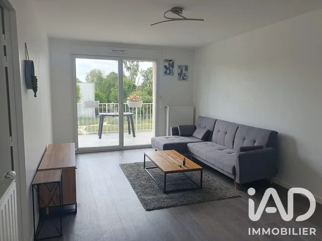 Σαλόνι; φυσικό φως, ξύλινο πάτωμα, μοντέρνο στυλ