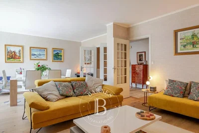 Salón; luz natural, estilo moderno