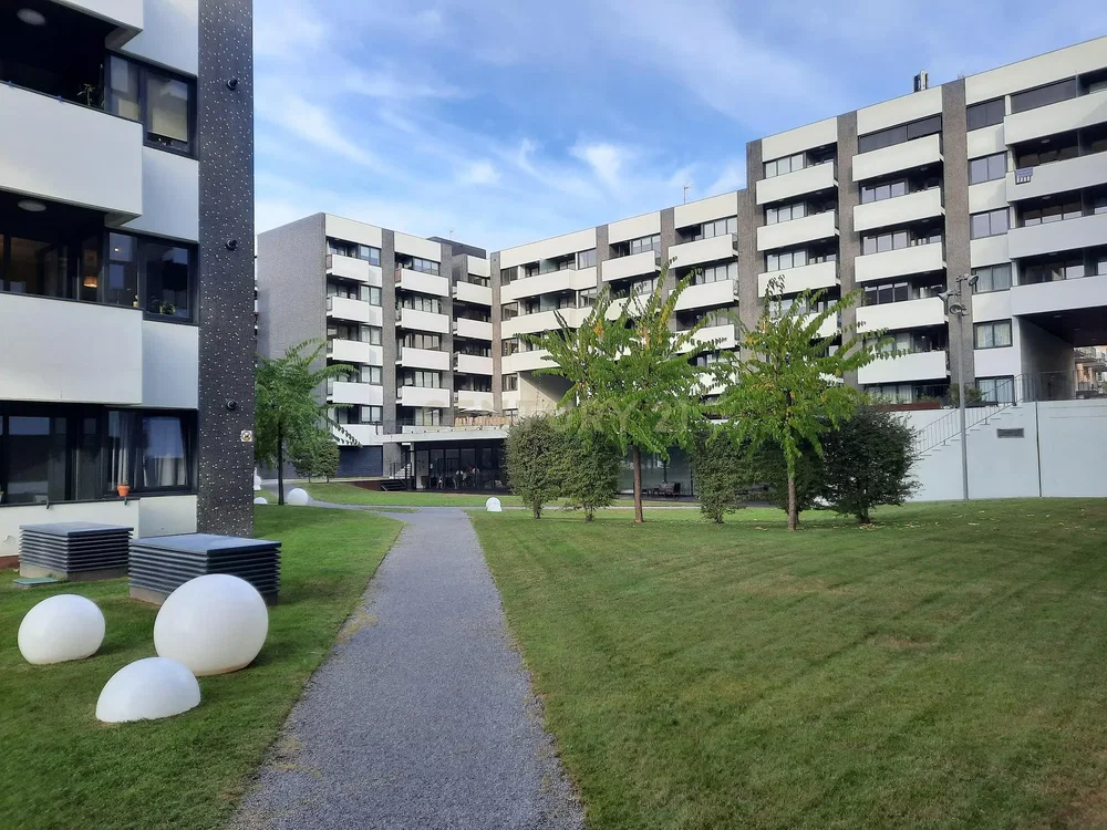 Haus und umgebung; tageslicht, blick