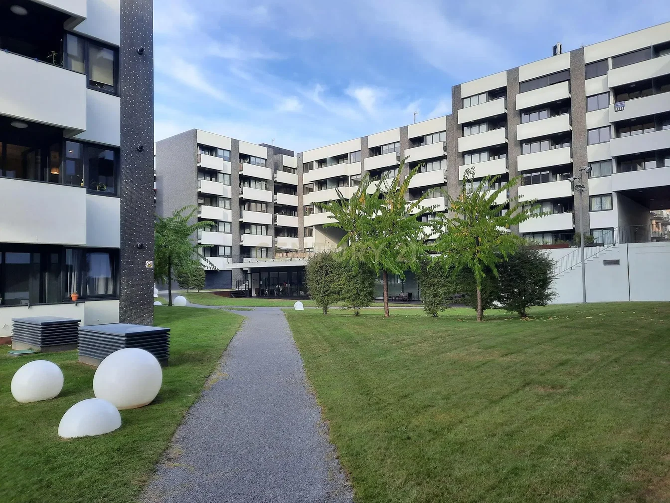 Haus und umgebung; tageslicht, blick