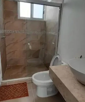 Casa de banho; chão de azulejo
