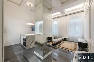 Sala de estar; chão de azulejo, luz natural, estilo moderno
