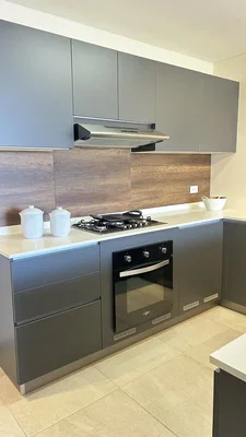 Кухиња; кухињски апарати, плочице, реновиран, природно светло