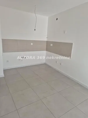 Kuhinja; pločice, potrebna renovacija