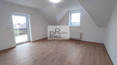 Kids room; wood floor, natural light