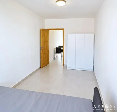 Spavaća soba; pločice, prirodno svjetlo