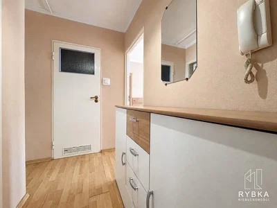 Garderobe; holzboden, tageslicht