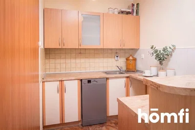 Cuisine; électroménager, parquet, lumière naturelle