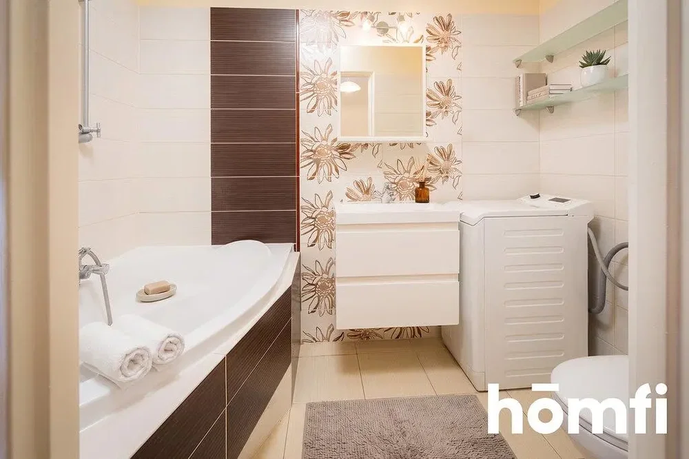 Salle de bain; carrelage, rénové, lumière naturelle
