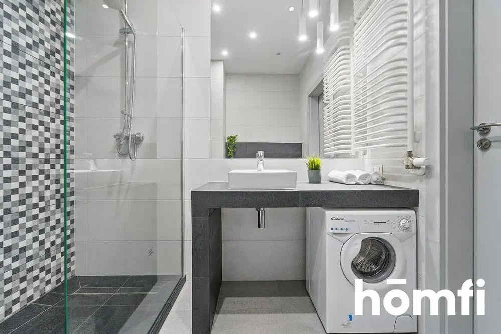 Salle de bain; lumière naturelle, rénové, carrelage, style moderne