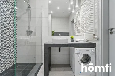 Salle de bain; lumière naturelle, rénové, carrelage, style moderne
