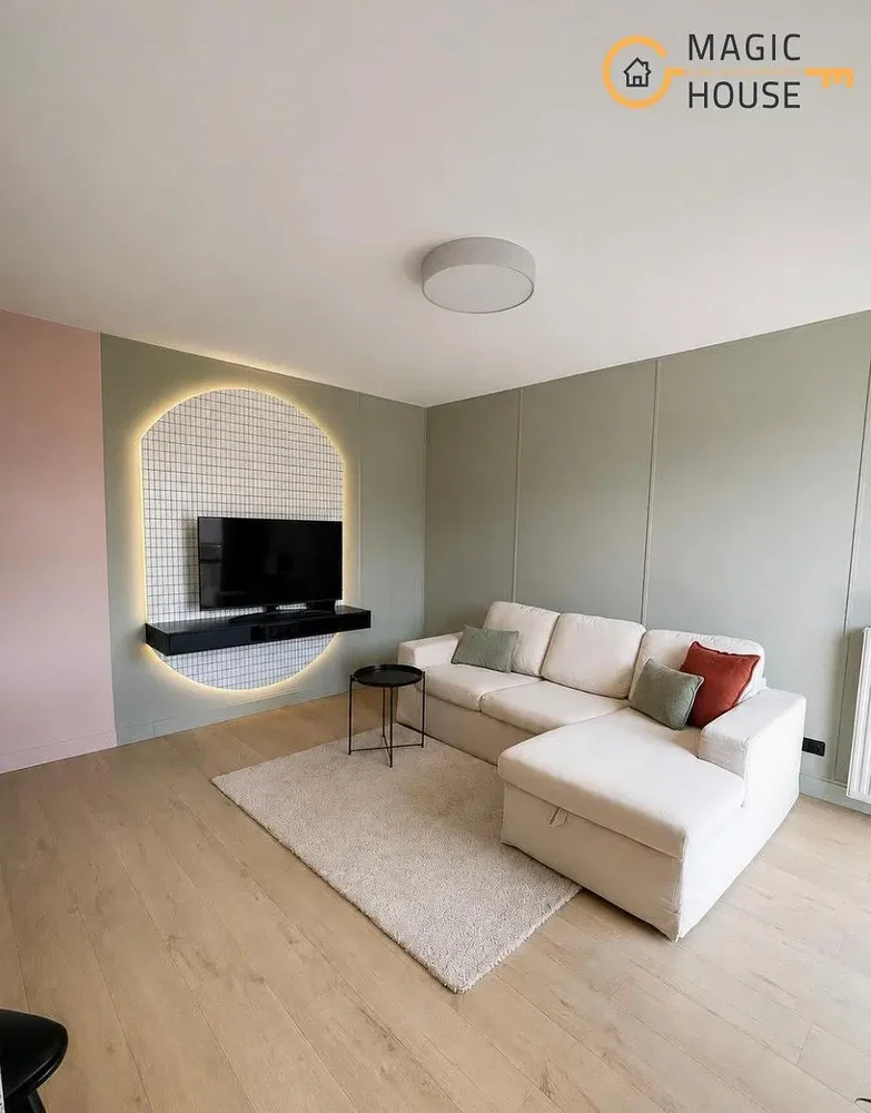 Salon; lumière naturelle, parquet, style moderne, rénové