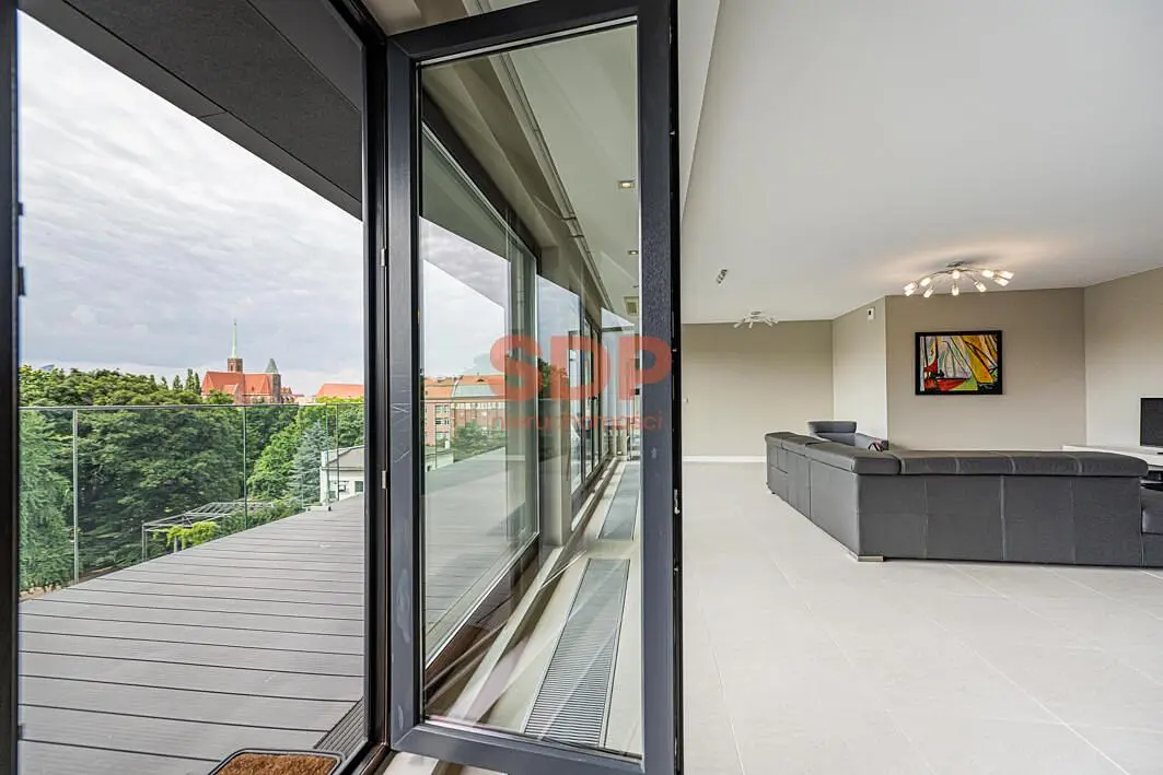 Soggiorno; vista, luce naturale, stile moderno