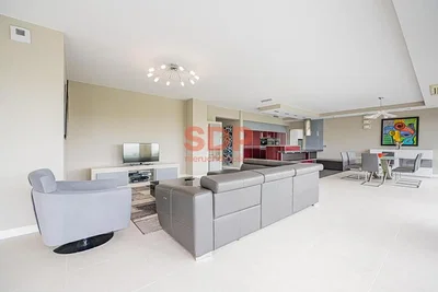Soggiorno; luce naturale, stile moderno