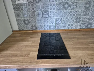 Cucina; elettrodomestici, pavimento in legno, ristrutturato, luce naturale